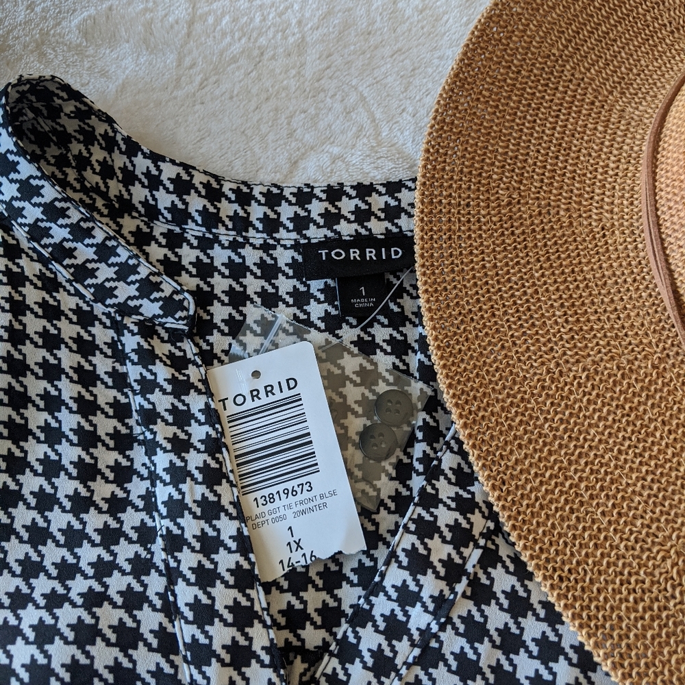 TORRID TOPS - Picture 10 of 10